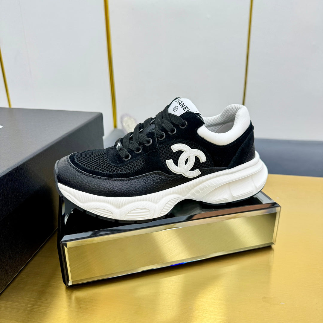 SNEAKER IN BLACK WITH WHITE LOGO CALFSKIN AND MESH - 35