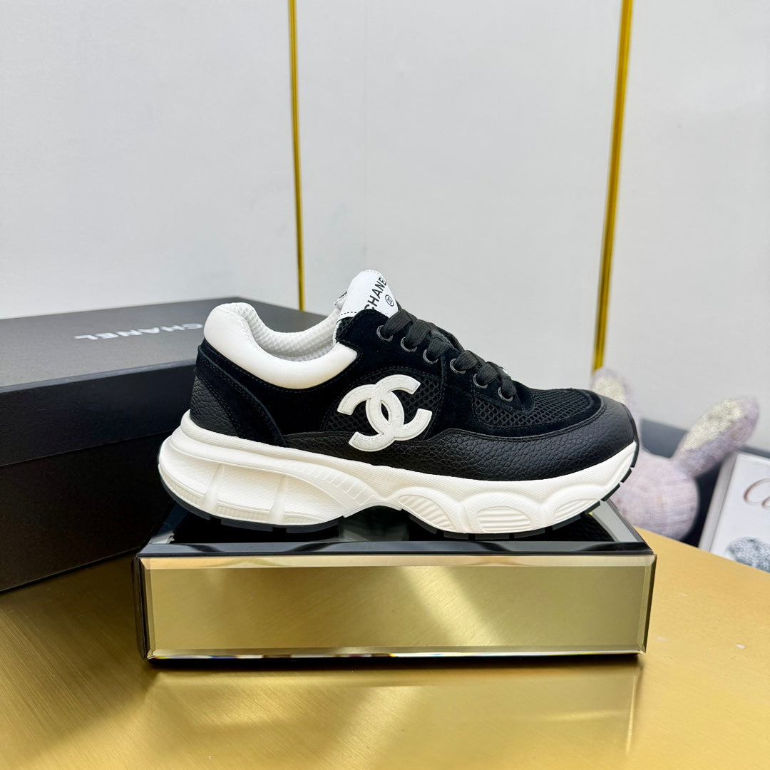 SNEAKER IN BLACK WITH WHITE LOGO CALFSKIN AND MESH - 35
