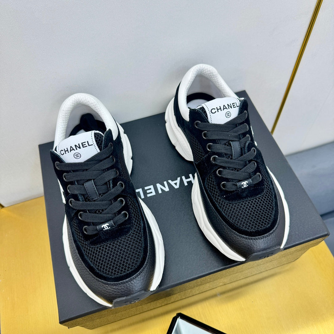SNEAKER IN BLACK WITH WHITE LOGO CALFSKIN AND MESH - 35
