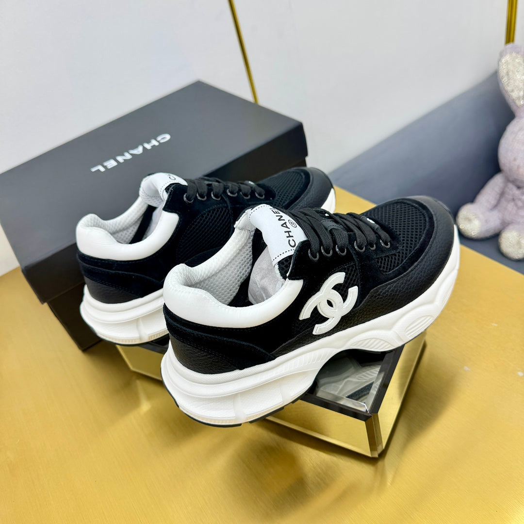 SNEAKER IN BLACK WITH WHITE LOGO CALFSKIN AND MESH - 35