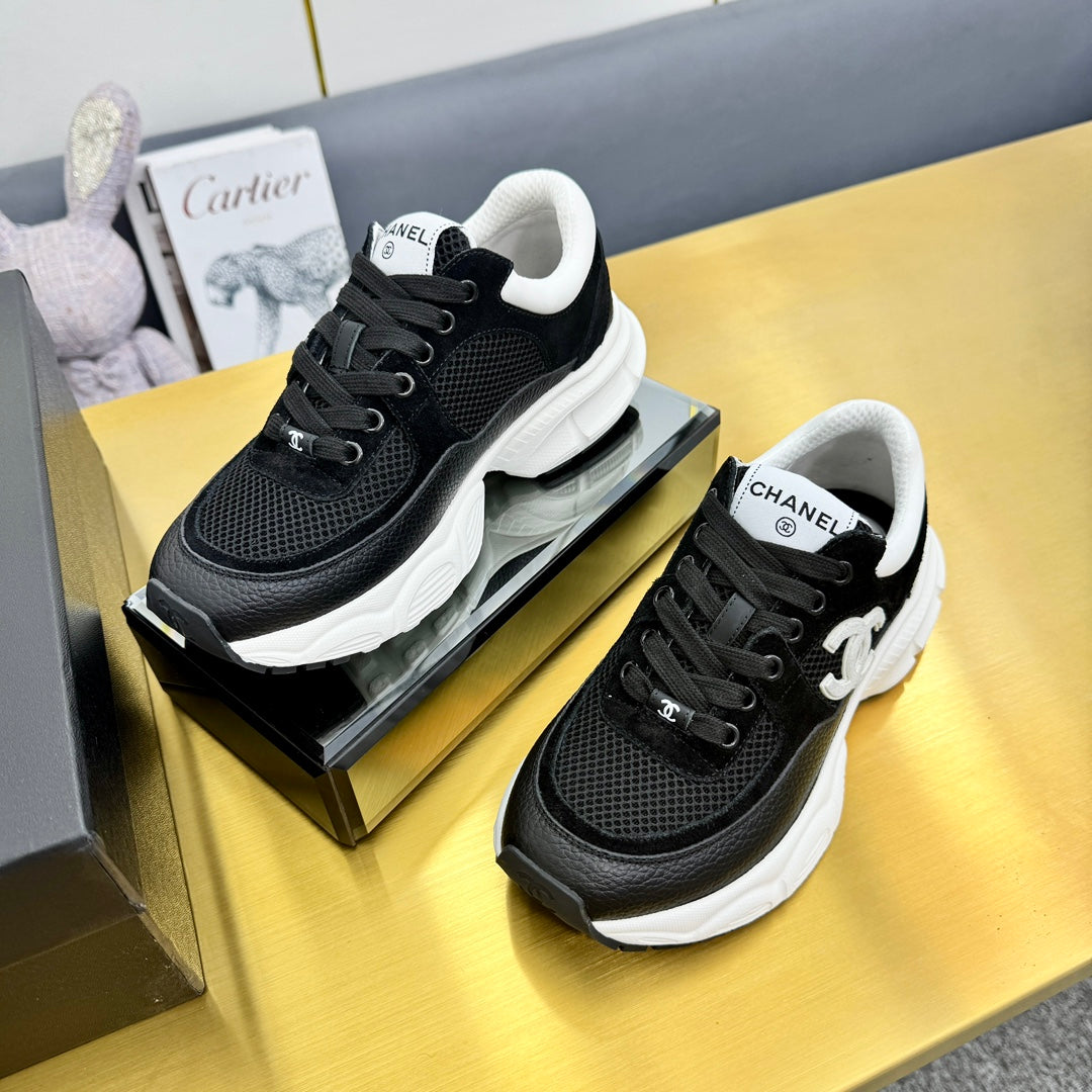 SNEAKER IN BLACK WITH WHITE LOGO CALFSKIN AND MESH - 35