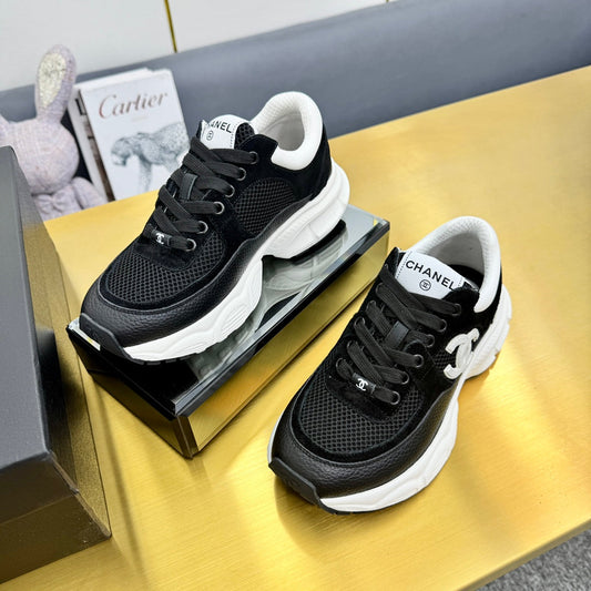 SNEAKER IN BLACK WITH WHITE LOGO CALFSKIN AND MESH - 35