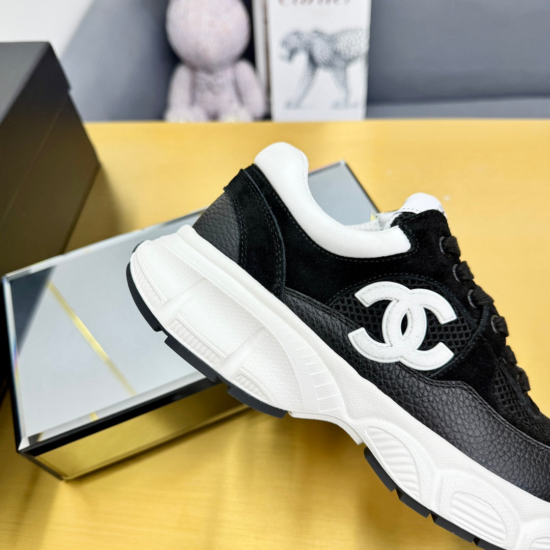 SNEAKER IN BLACK WITH WHITE LOGO CALFSKIN AND MESH - 35