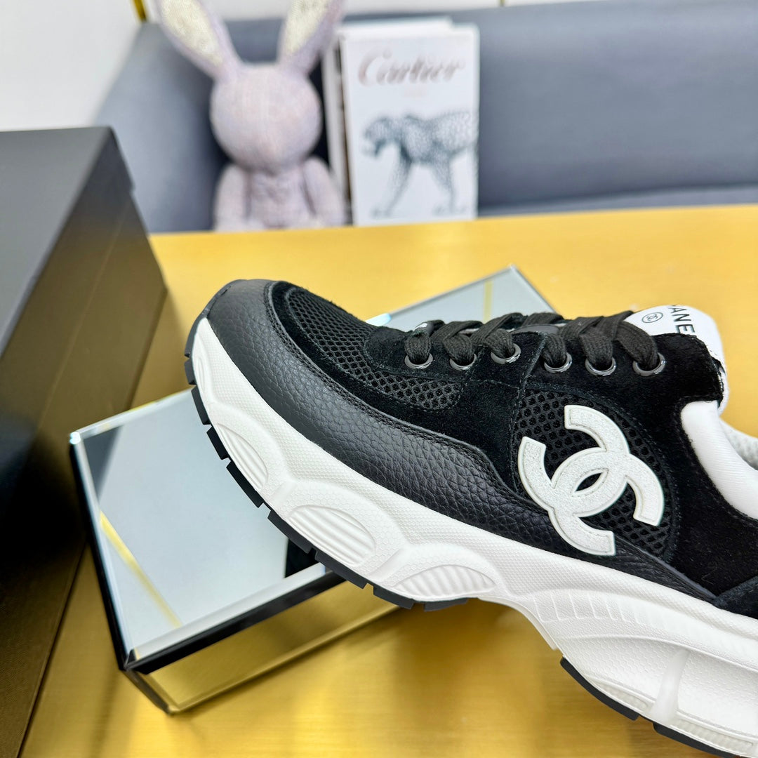 SNEAKER IN BLACK WITH WHITE LOGO CALFSKIN AND MESH - 35