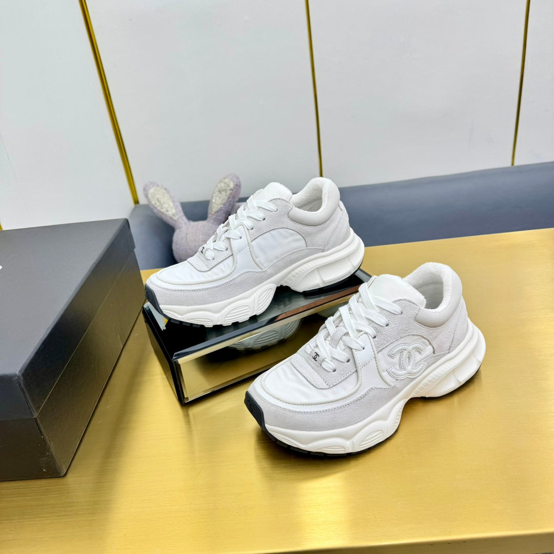 SNEAKER IN PALE GRAY SUEDE AND MESH - 35