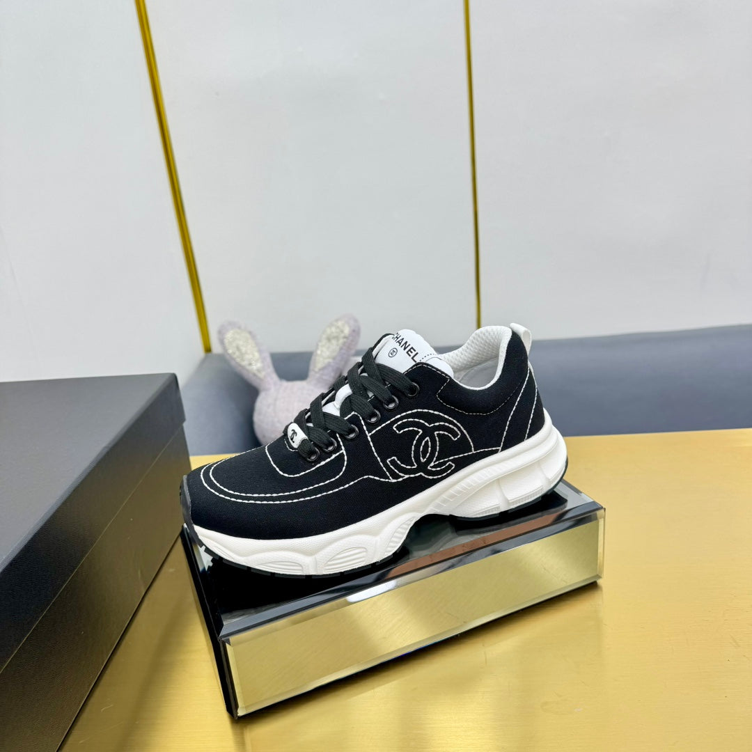 SNEAKER IN BLACK MIX WHITE BREATHABLE FABRIC - 35