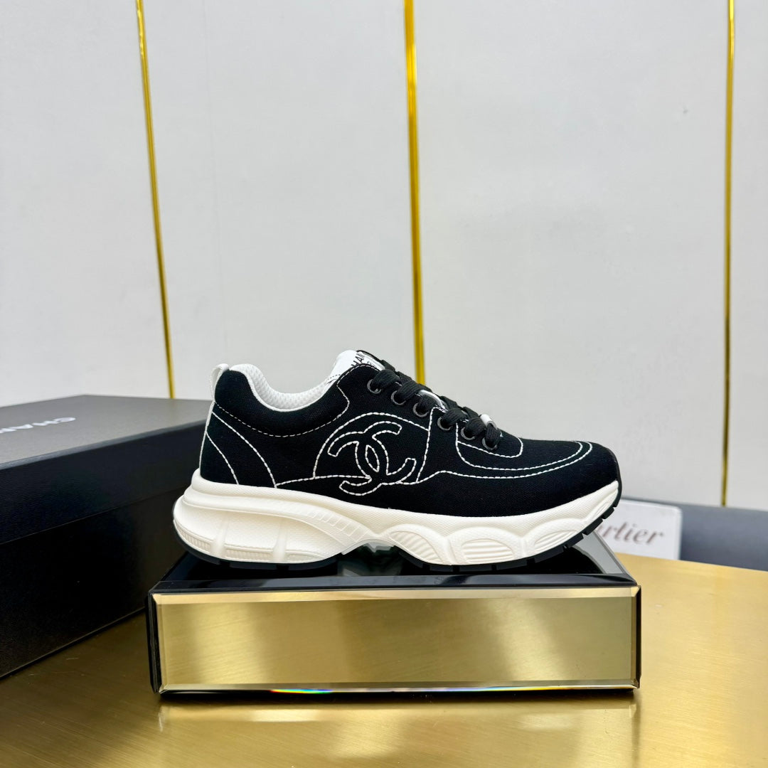 SNEAKER IN BLACK MIX WHITE BREATHABLE FABRIC - 35