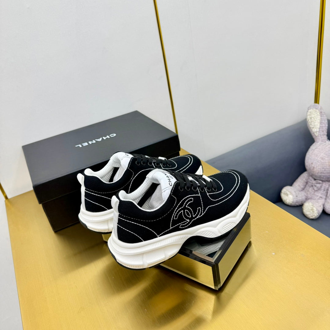 SNEAKER IN BLACK MIX WHITE BREATHABLE FABRIC - 35