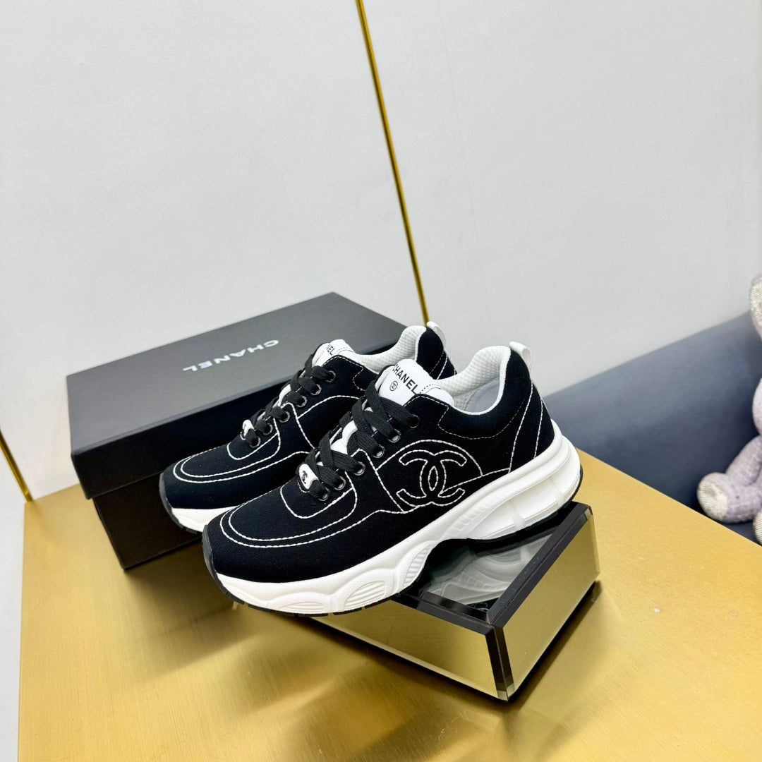 SNEAKER IN BLACK MIX WHITE BREATHABLE FABRIC - 35