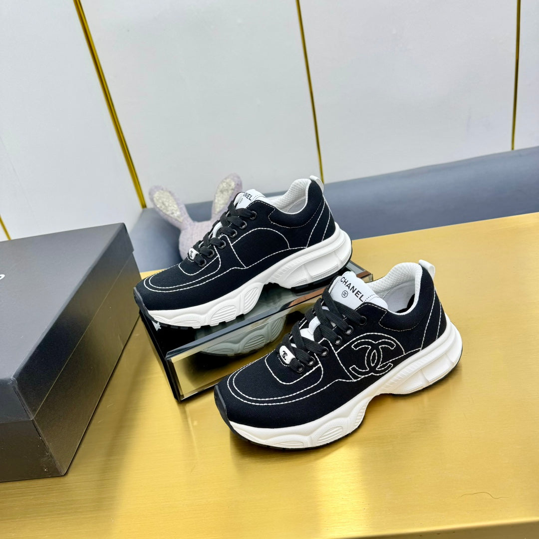 SNEAKER IN BLACK MIX WHITE BREATHABLE FABRIC - 35