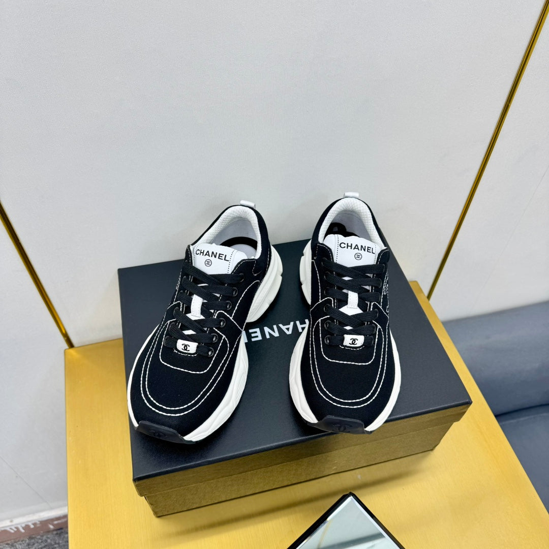 SNEAKER IN BLACK MIX WHITE BREATHABLE FABRIC - 35