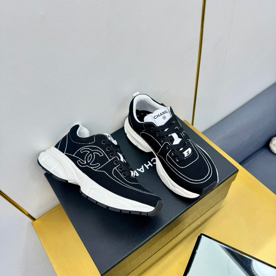 SNEAKER IN BLACK MIX WHITE BREATHABLE FABRIC - 35
