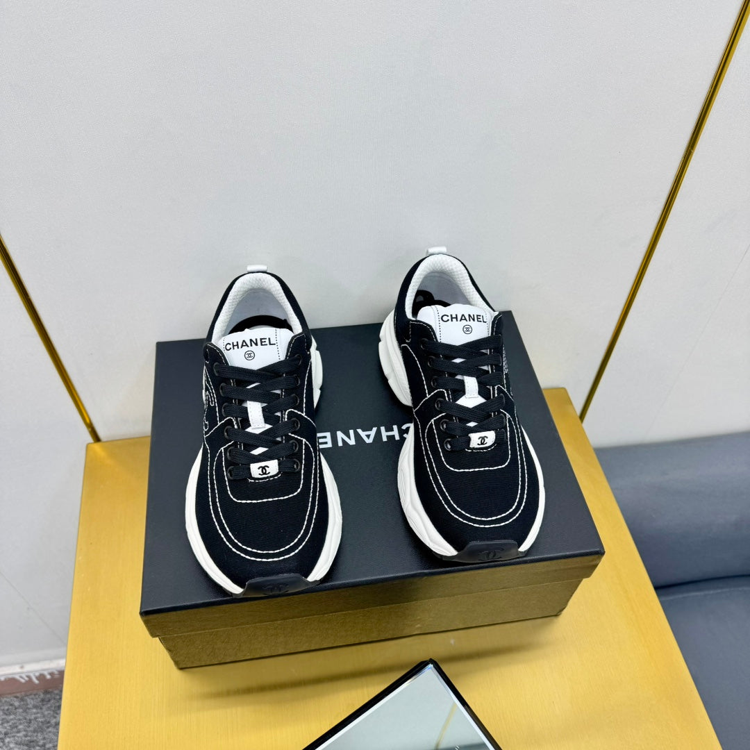 SNEAKER IN BLACK MIX WHITE BREATHABLE FABRIC - 35