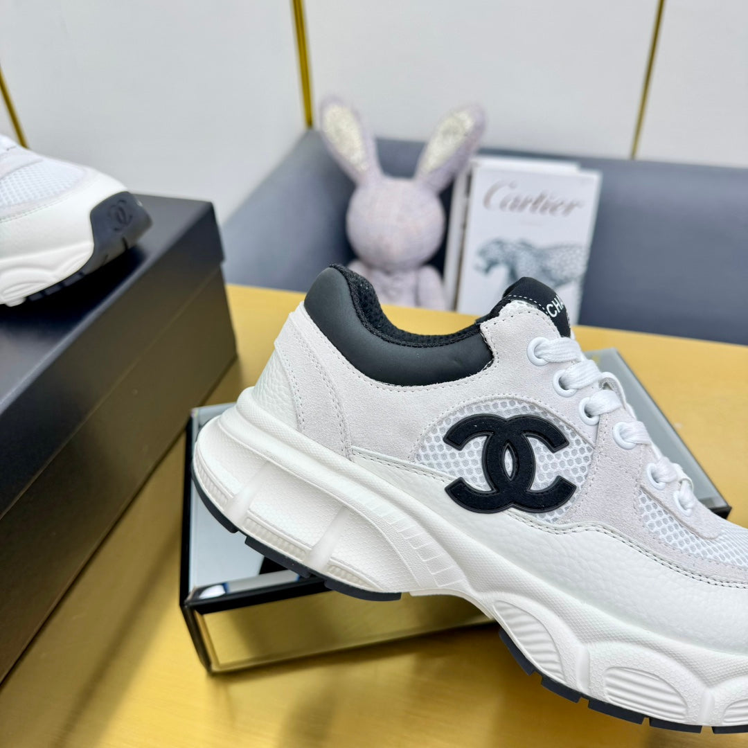 SNEAKER IN PALE GRAY SUEDE WITH BLACK LOGO AND MESH - 35