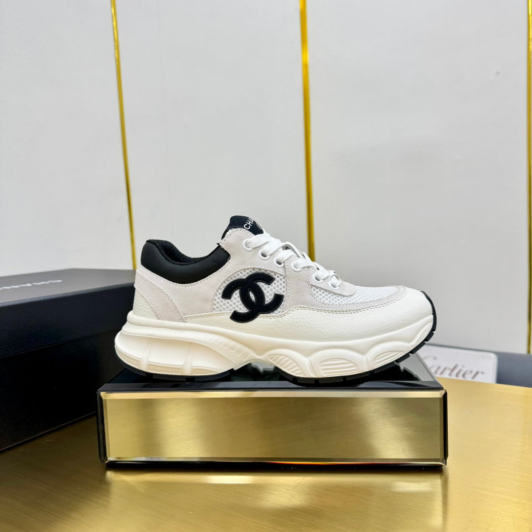 SNEAKER IN PALE GRAY SUEDE WITH BLACK LOGO AND MESH - 35