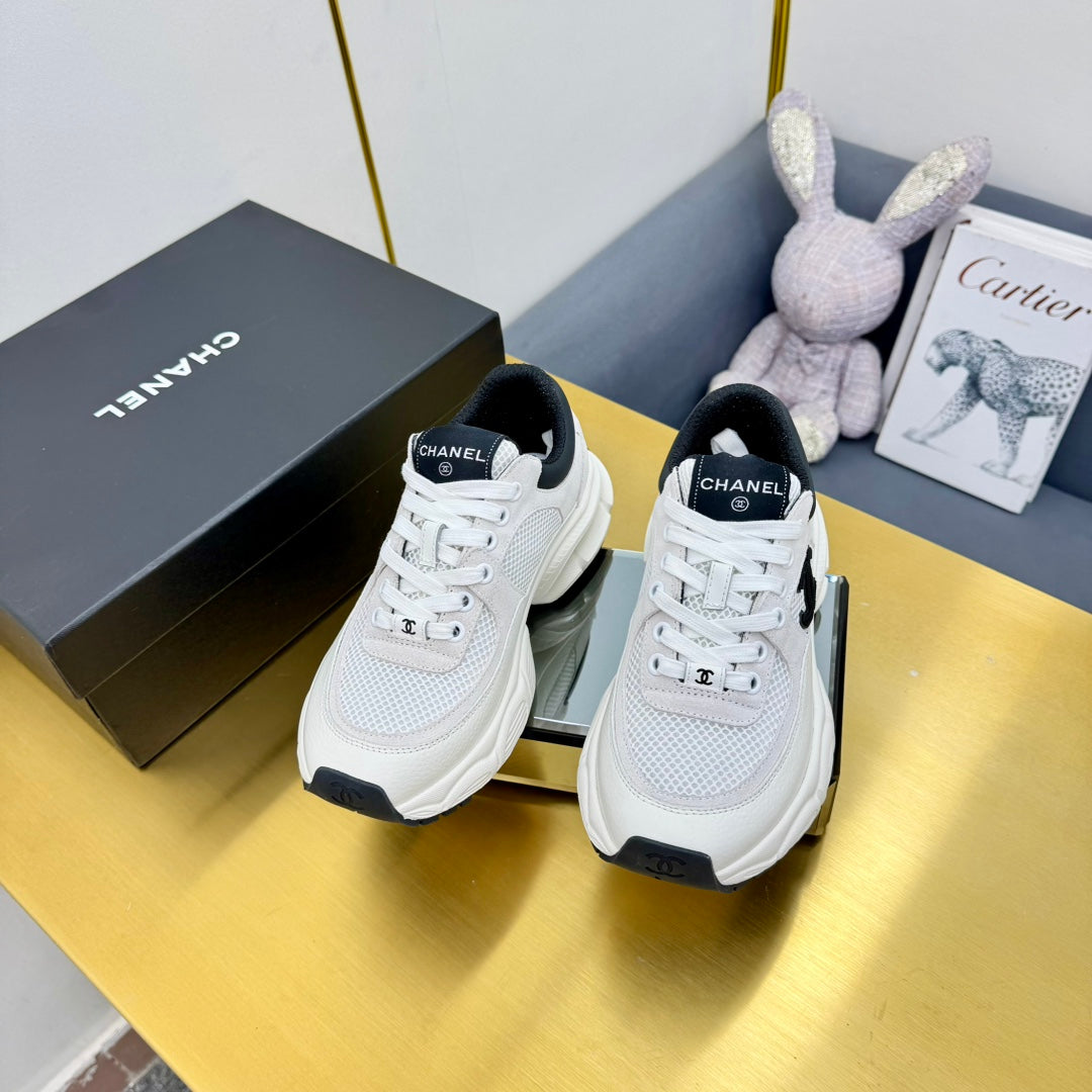 SNEAKER IN PALE GRAY SUEDE WITH BLACK LOGO AND MESH - 35