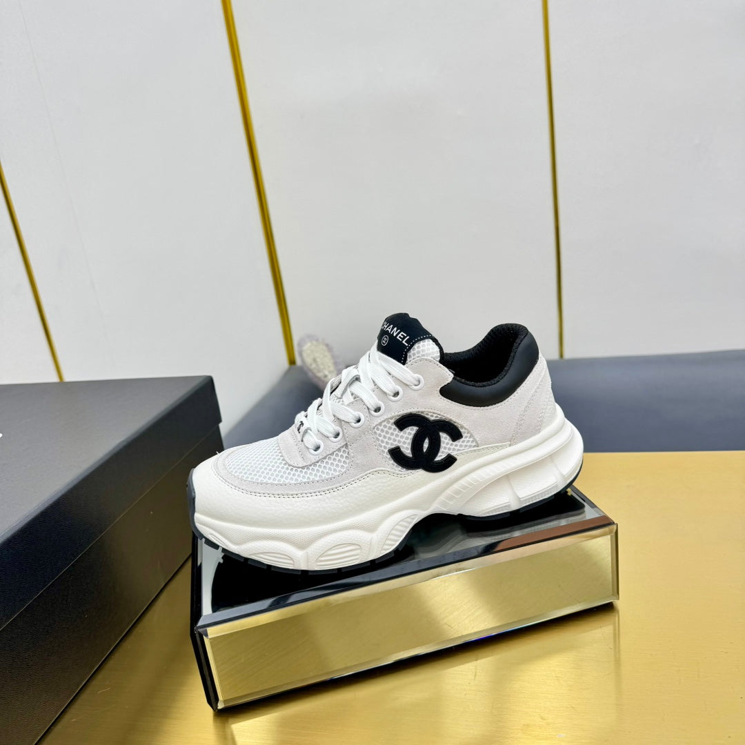 SNEAKER IN PALE GRAY SUEDE WITH BLACK LOGO AND MESH - 35