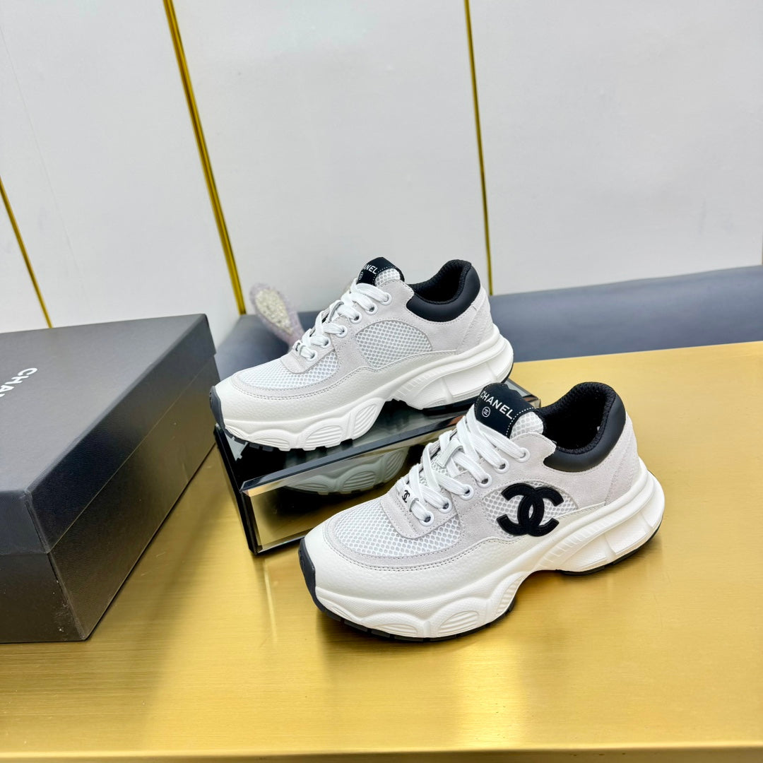 SNEAKER IN PALE GRAY SUEDE WITH BLACK LOGO AND MESH - 35