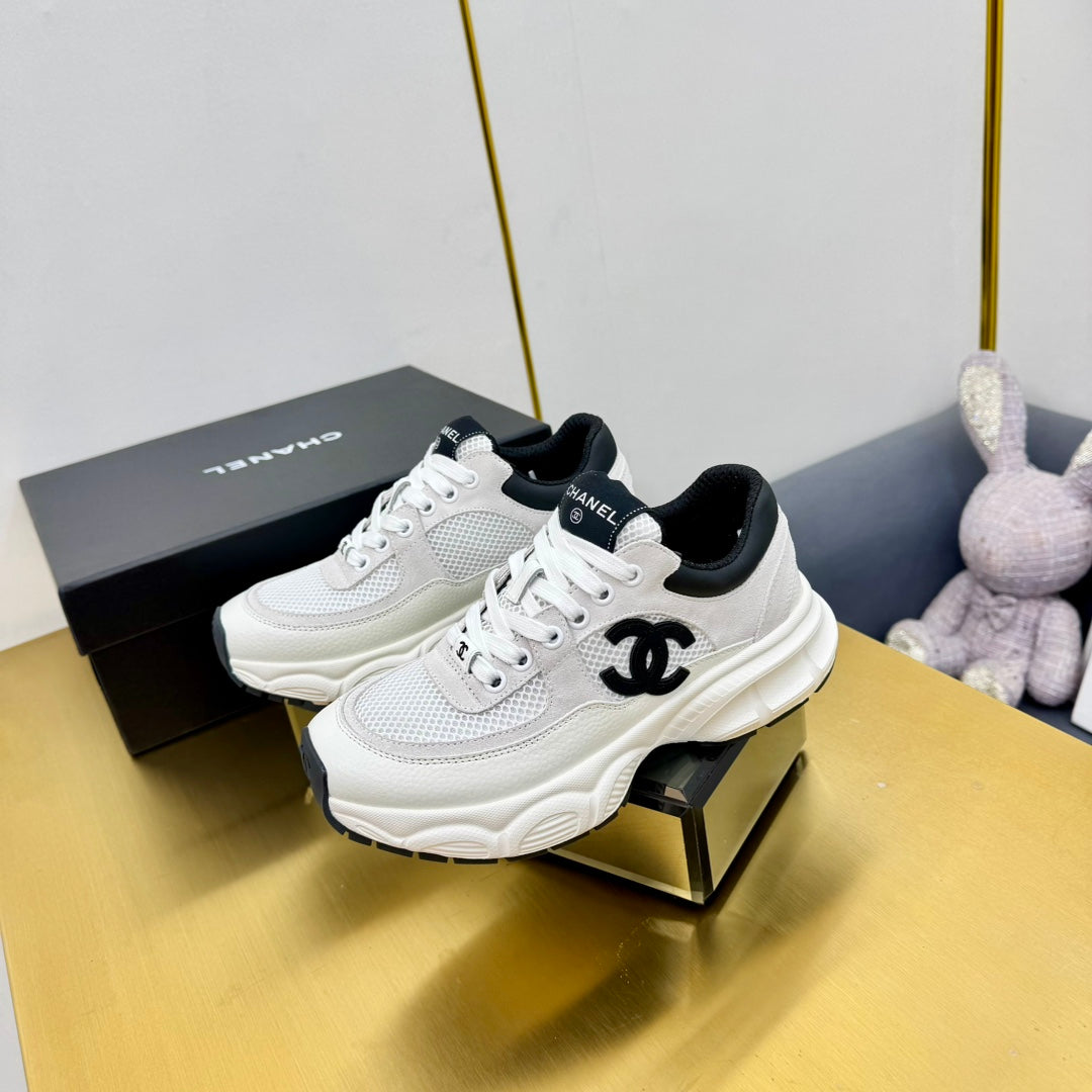 SNEAKER IN PALE GRAY SUEDE WITH BLACK LOGO AND MESH - 35