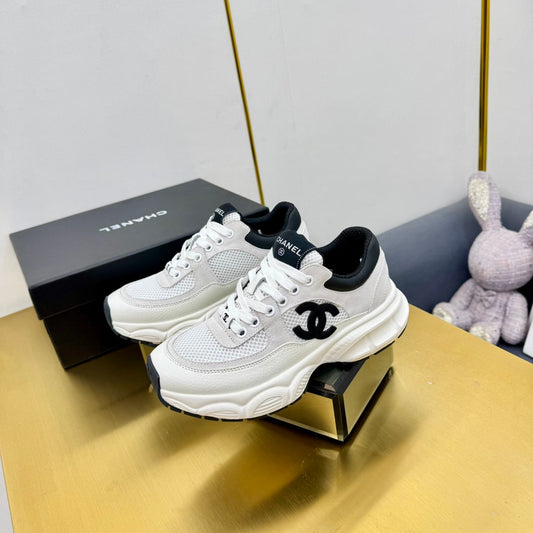 SNEAKER IN PALE GRAY SUEDE WITH BLACK LOGO AND MESH - 35