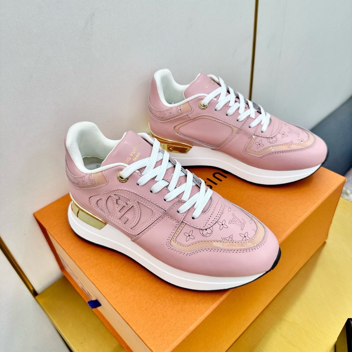 NEO RUN AWAY SNEAKER IN ROSE PINK CALFSKIN - 35