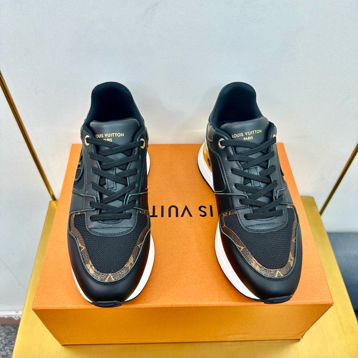 NEO RUN AWAY SNEAKER IN BLACK CALFSKIN - 35