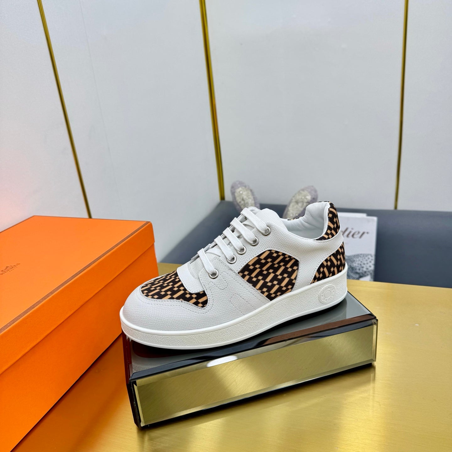 FREE SNEAKER IN WHITE CALFSKIN AND "H EN BIAIS" BROWN CANVAS - 34