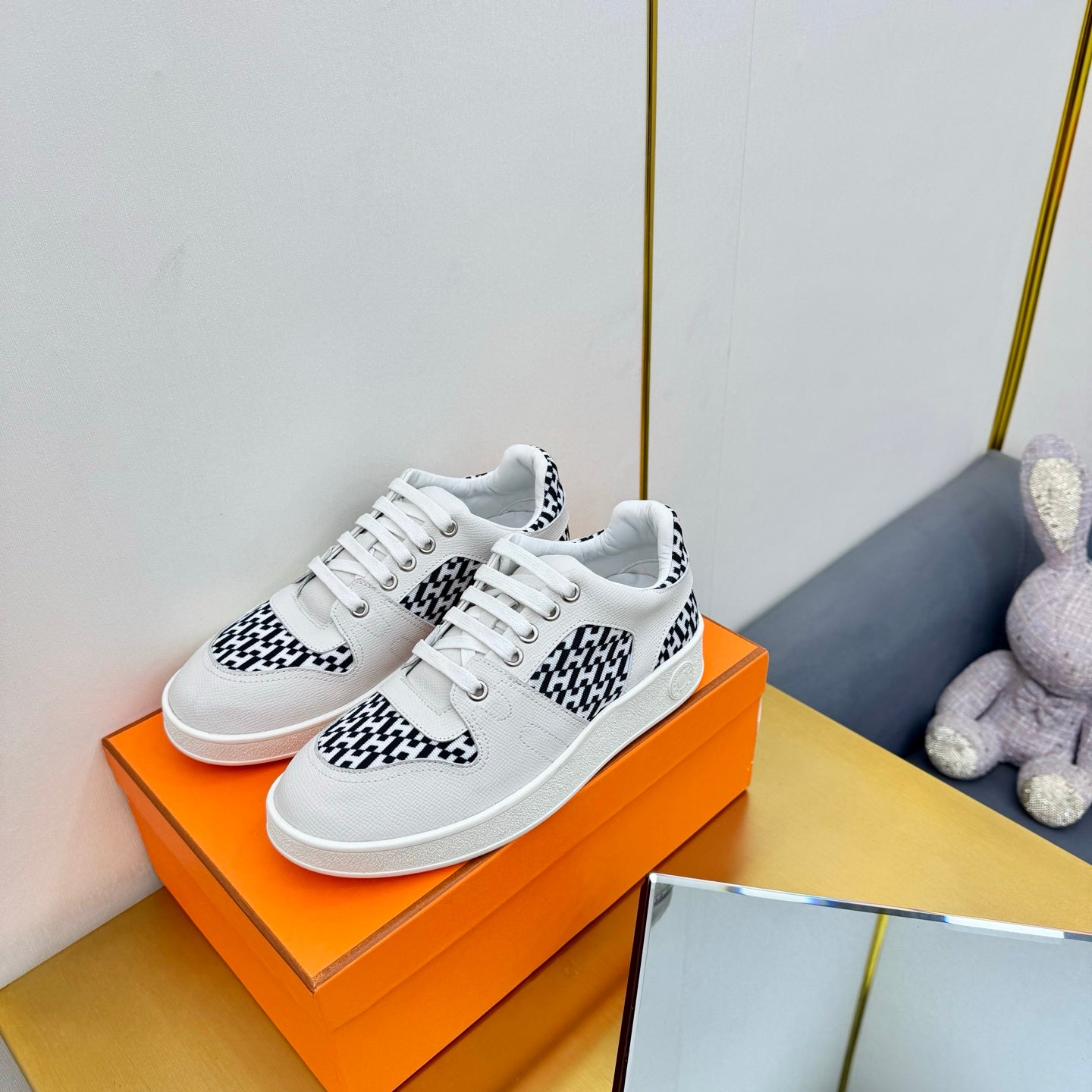 FREE SNEAKER IN WHITE CALFSKIN AND "H EN BIAIS" BLACK CANVAS - 34