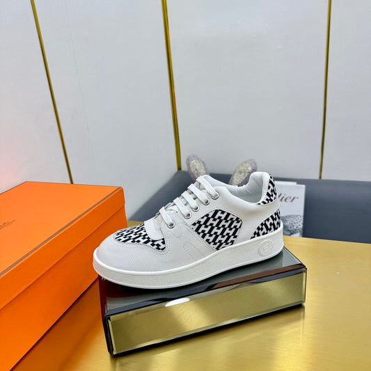 FREE SNEAKER IN WHITE CALFSKIN AND "H EN BIAIS" BLACK CANVAS - 34