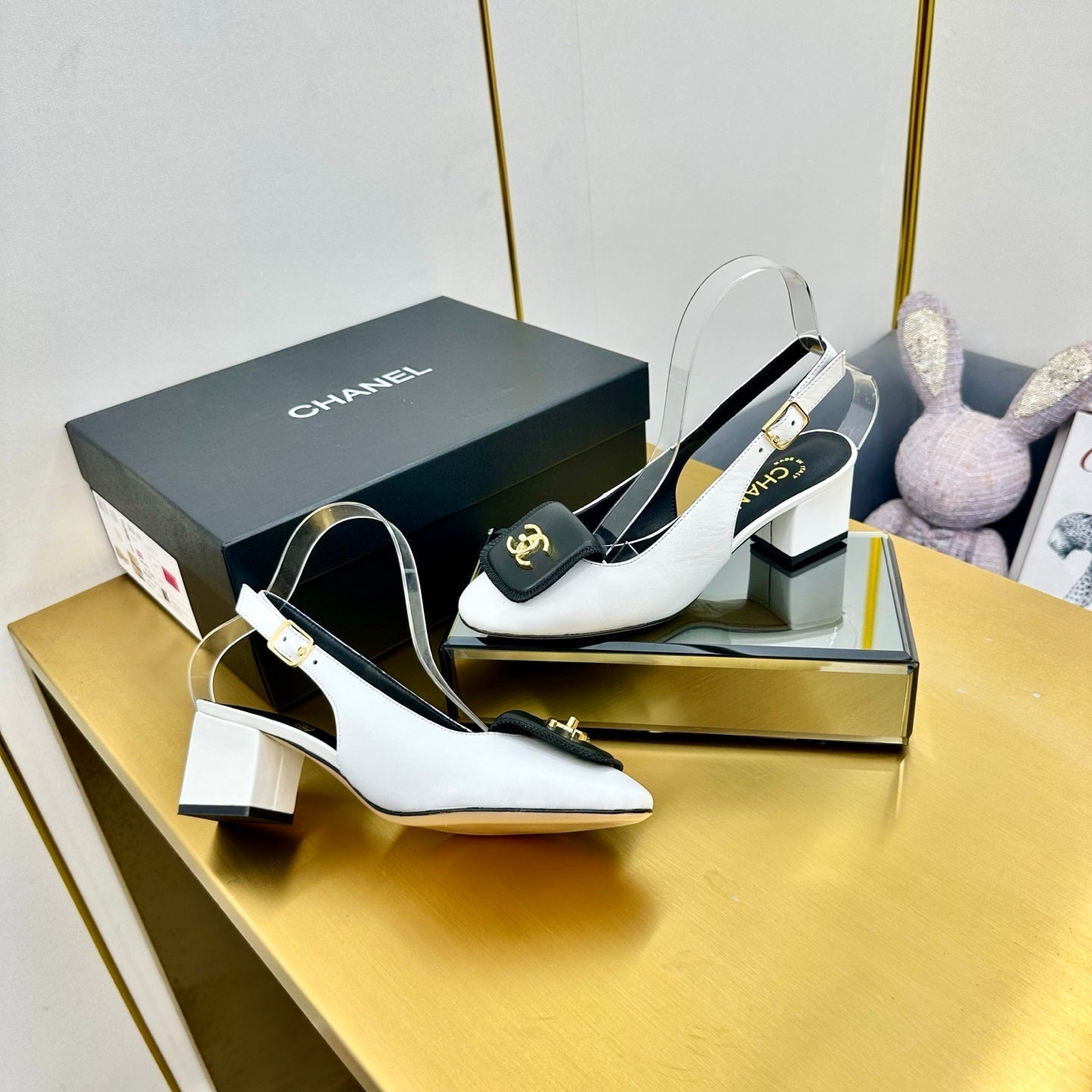 CC SLINGBACK 25S IN WHITE MIX BLACK CALFSKIN WITH GOLD HARDWARE - 35