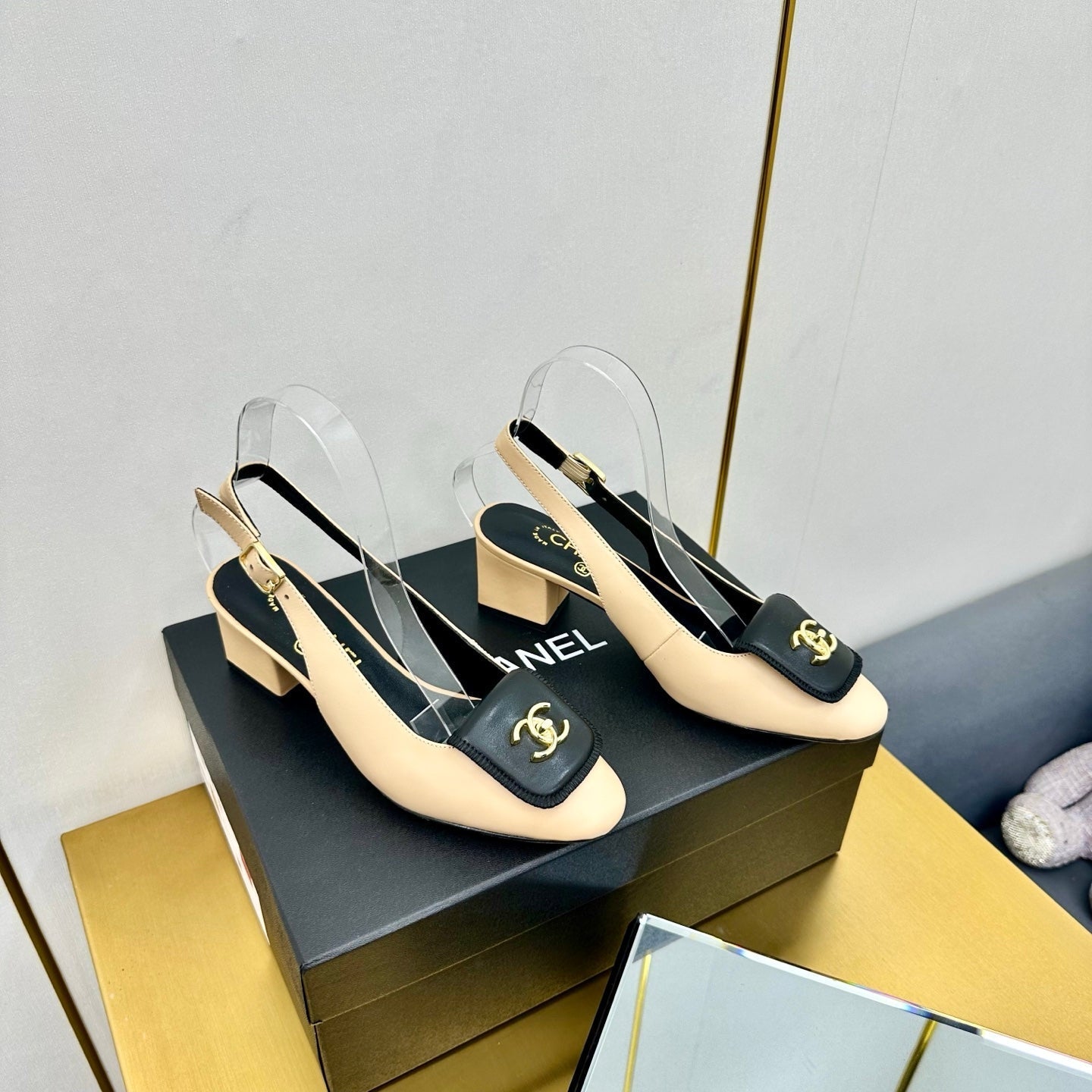 CC SLINGBACK 25S IN BEIGE MIX BLACK CALFSKIN WITH GOLD HARDWARE - 35