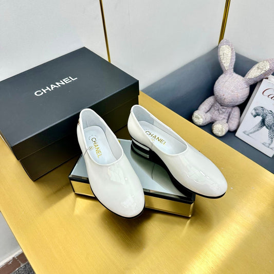 CC SIMPLE FLATS 25S IN WHITE GLOSSY LEATHER - 35