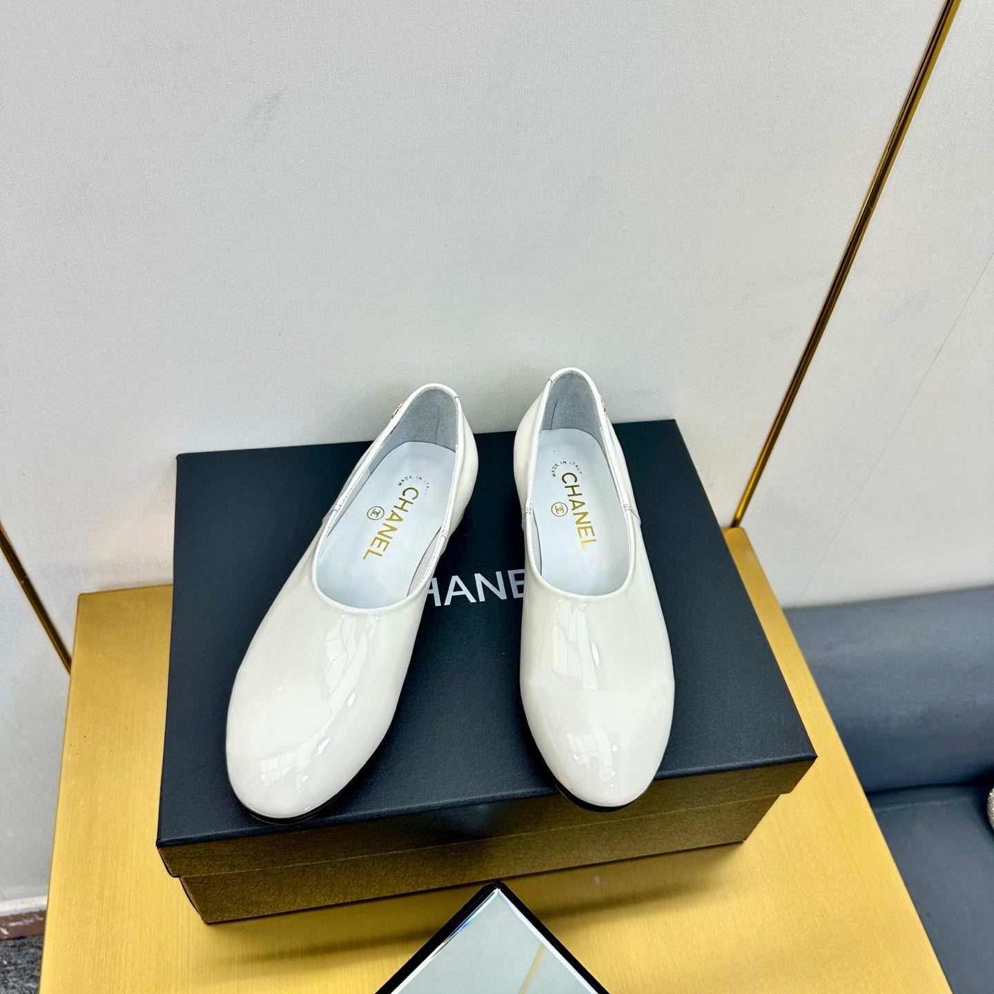 CC SIMPLE FLATS 25S IN WHITE GLOSSY LEATHER - 35
