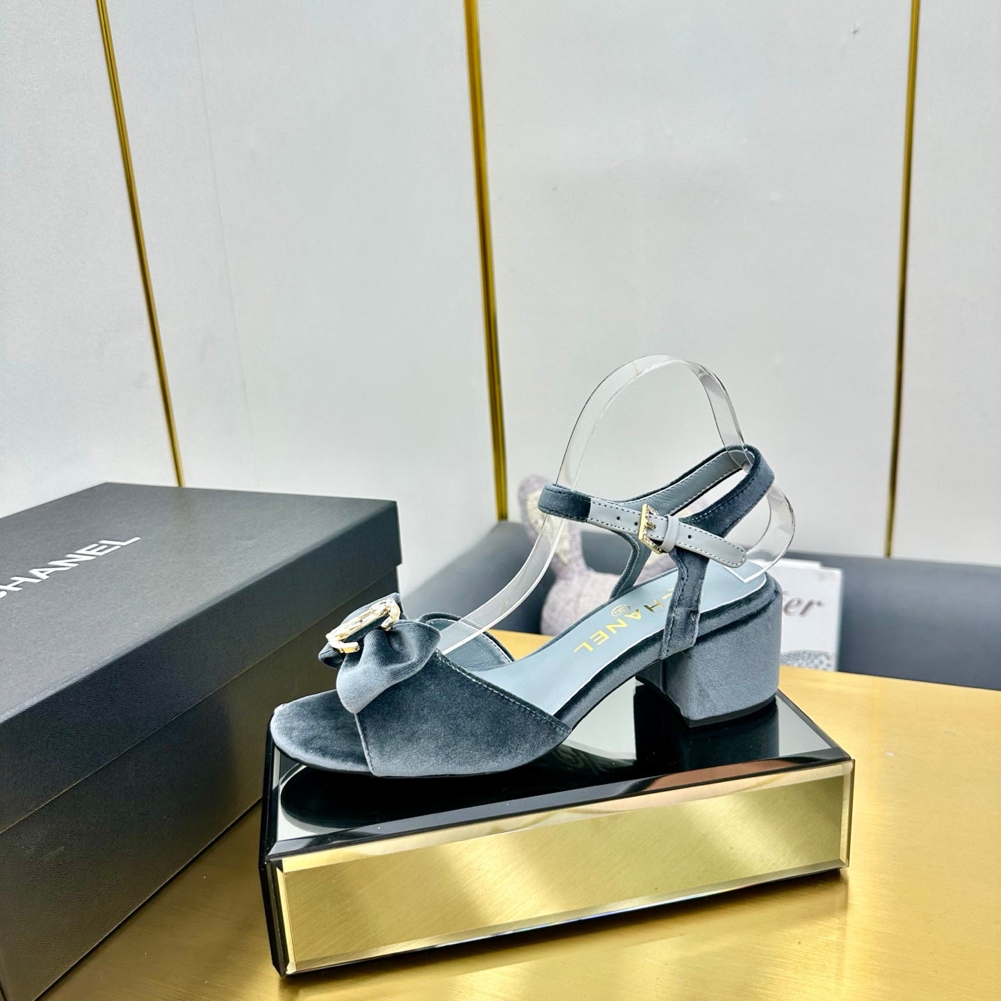 BOWKNOT RHINESTONES MID HEEL SANDAL IN STONE BLUE VELVET - 35