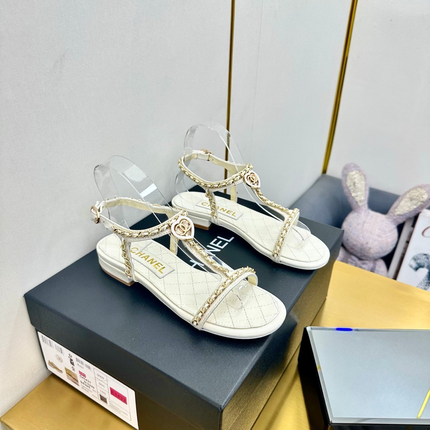 CC SANDAL 25S IN WHITE CALFSKIN WITH GOLD HARDWARE - 35
