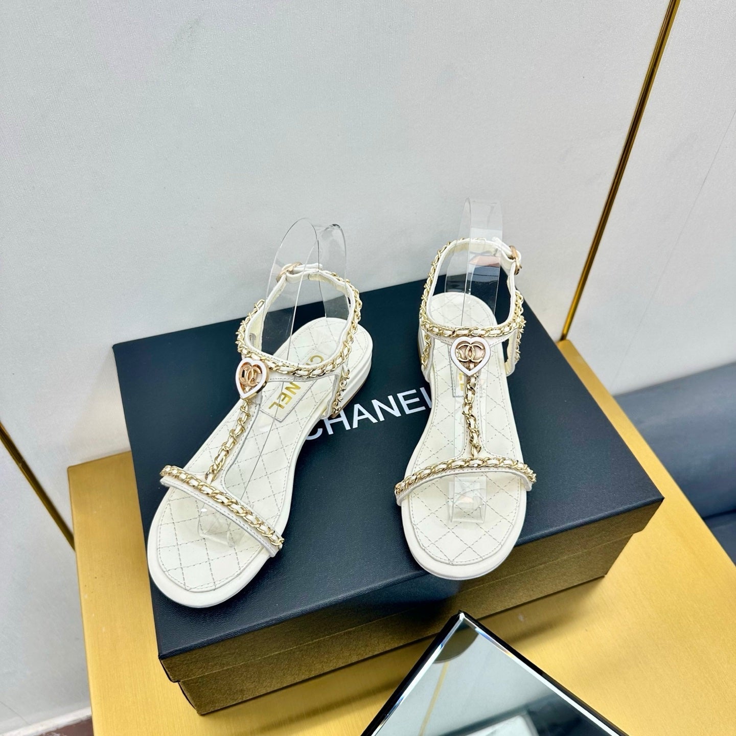 CC SANDAL 25S IN WHITE CALFSKIN WITH GOLD HARDWARE - 35