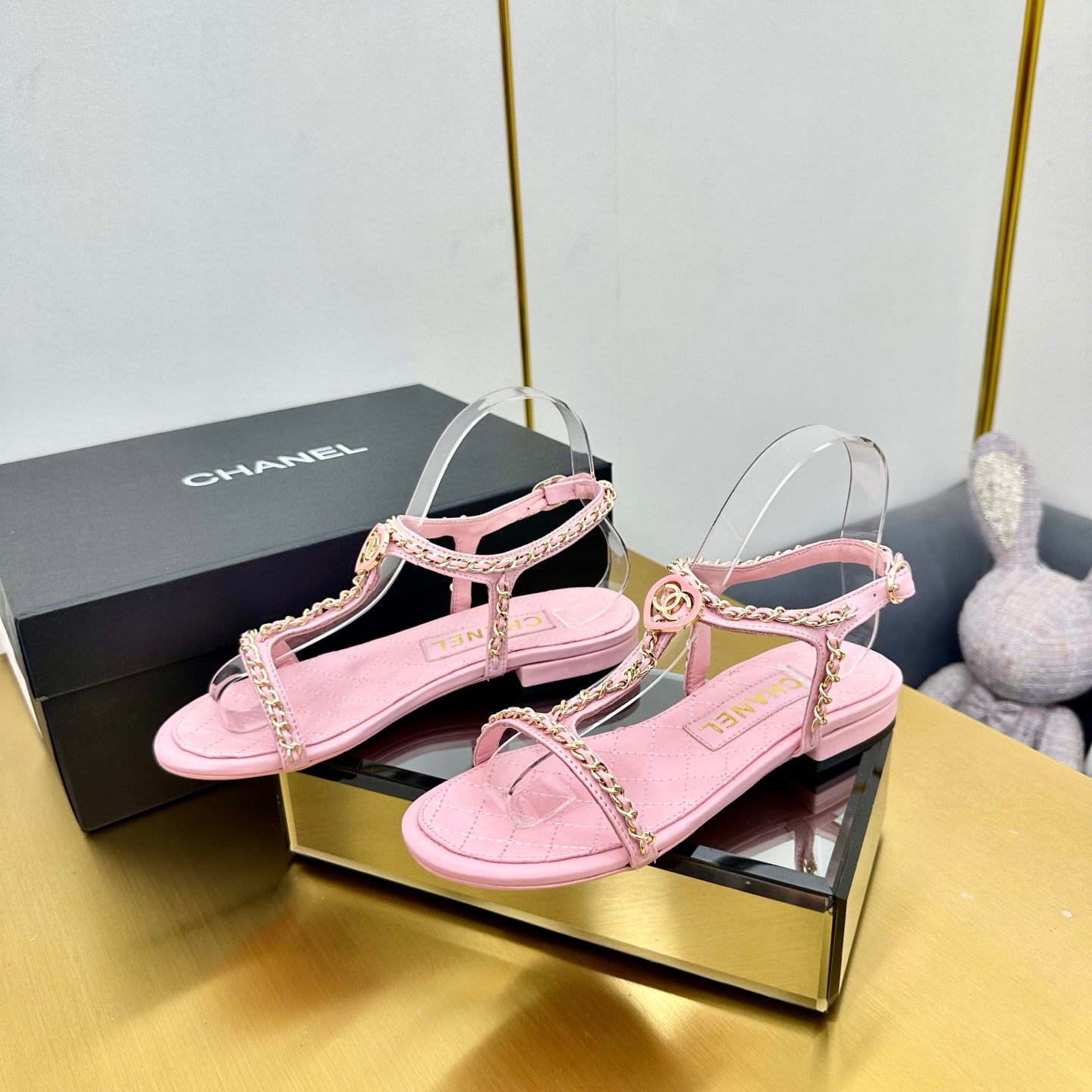 CC SANDAL 25S IN PINK CALFSKIN WITH GOLD HARDWARE - 35