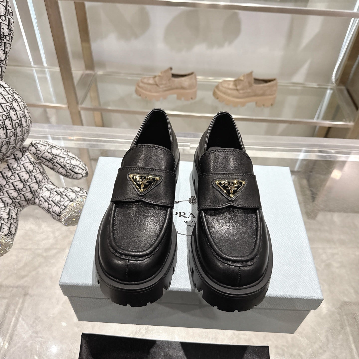 PRADA 25S THICK-SOLE LOAFERS 60 MM IN BLACK SMOOTH CALFSKIN - 35