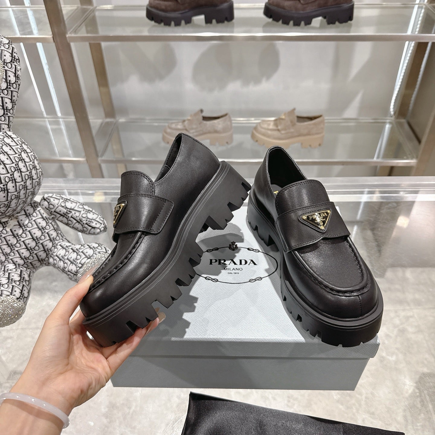 PRADA 25S THICK-SOLE LOAFERS 60 MM IN BLACK SMOOTH CALFSKIN - 35