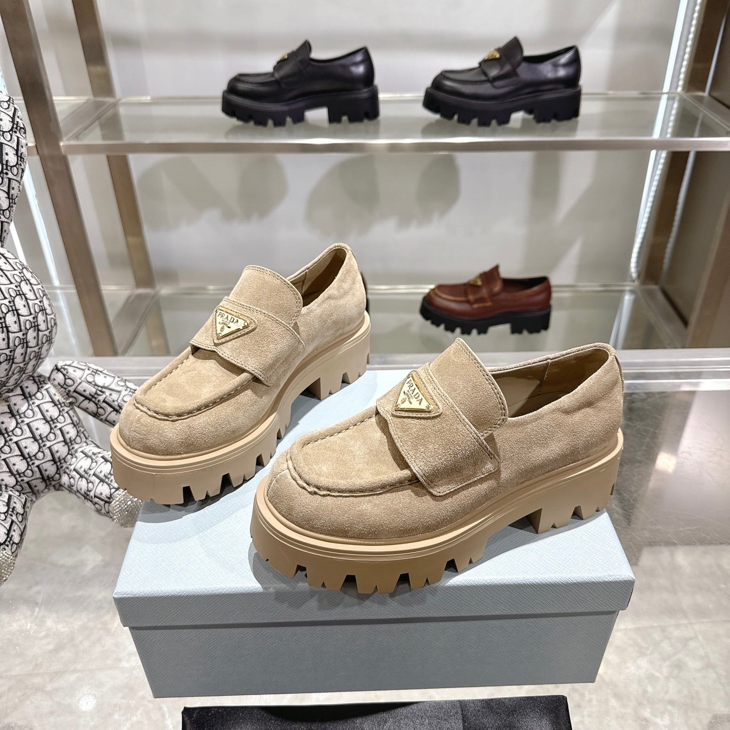 PRADA 25S THICK-SOLE LOAFERS 60 MM IN BEIGE SUEDE - 35