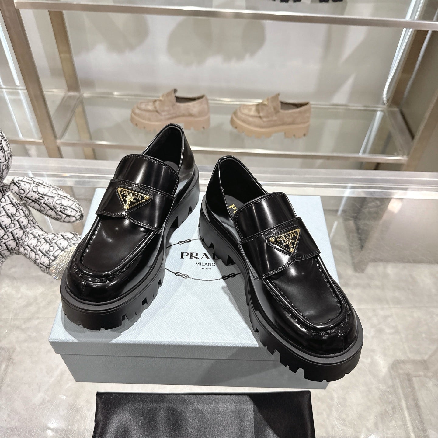 PRADA 25S THICK-SOLE LOAFERS 60 MM IN BLACK CALFSKIN - 35
