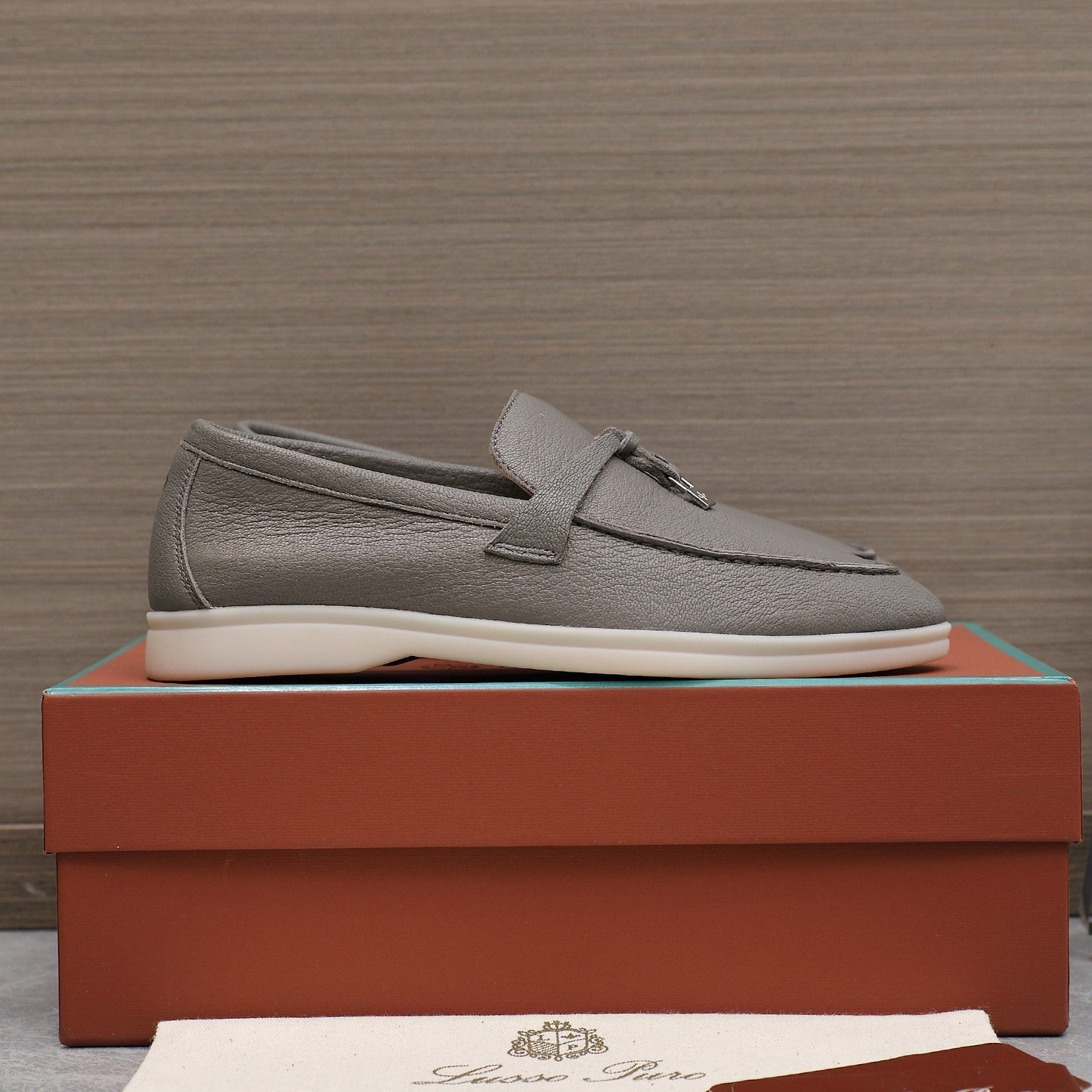 LP SUMMER CHARMS WALK LOAFERS LIGHT GRAY LAMBSKIN - 35