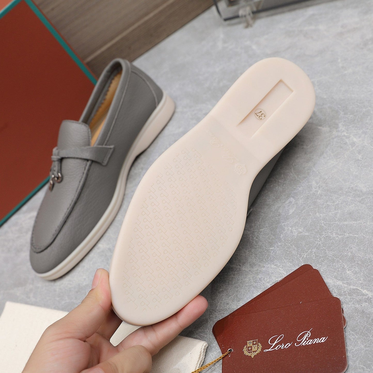 LP SUMMER CHARMS WALK LOAFERS LIGHT GRAY LAMBSKIN - 35