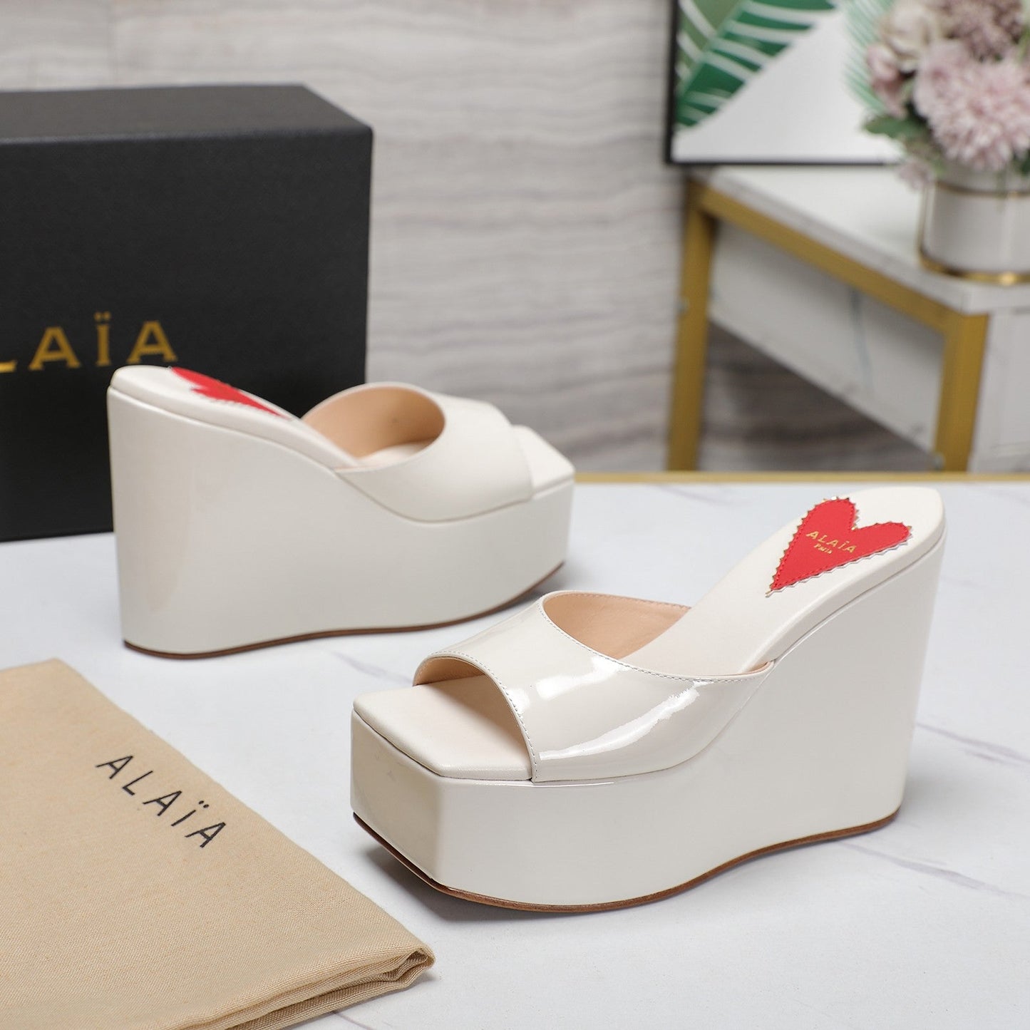 ALAIA PLATFORM WEDGE IN WHITE TAN LAMBSKIN WITH RED HEART - 35