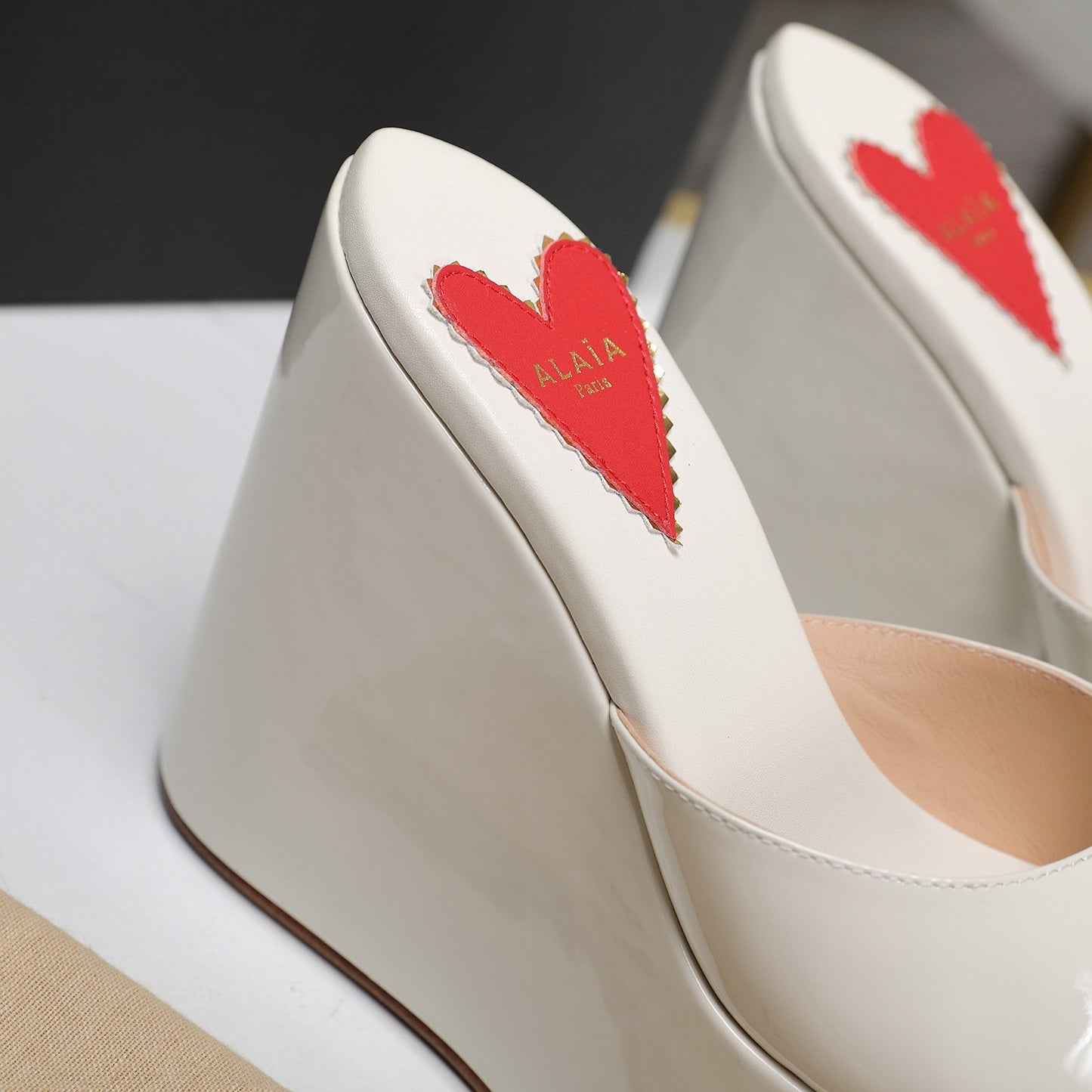 ALAIA PLATFORM WEDGE IN WHITE TAN LAMBSKIN WITH RED HEART - 35