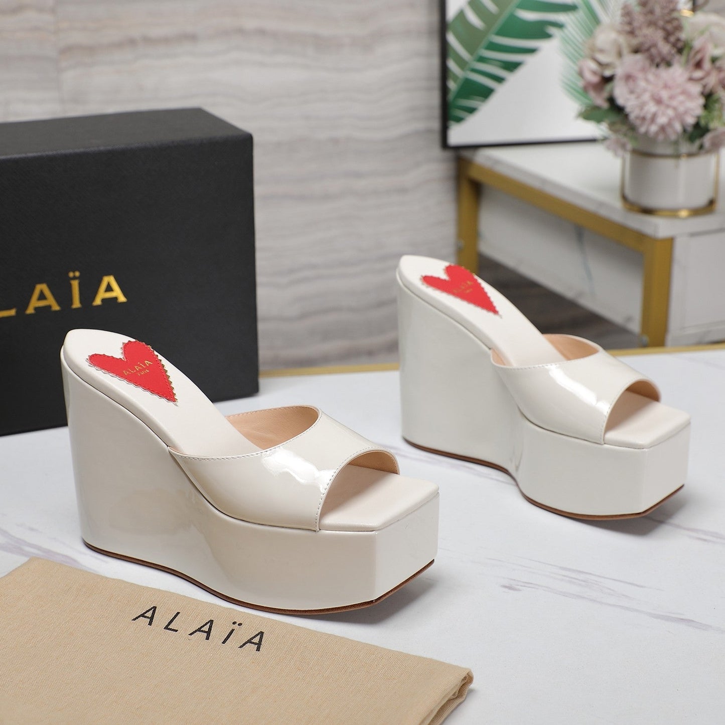 ALAIA PLATFORM WEDGE IN WHITE TAN LAMBSKIN WITH RED HEART - 35