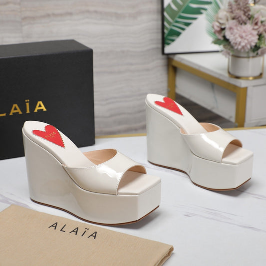 ALAIA PLATFORM WEDGE IN WHITE TAN LAMBSKIN WITH RED HEART - 35