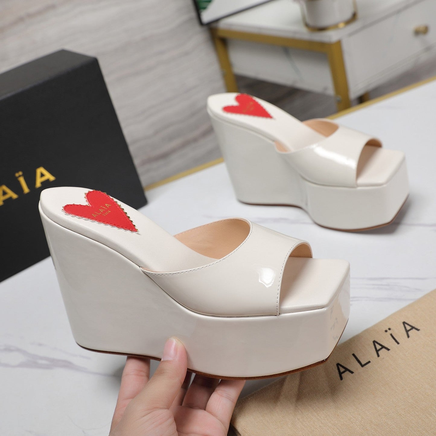 ALAIA PLATFORM WEDGE IN WHITE TAN LAMBSKIN WITH RED HEART - 35