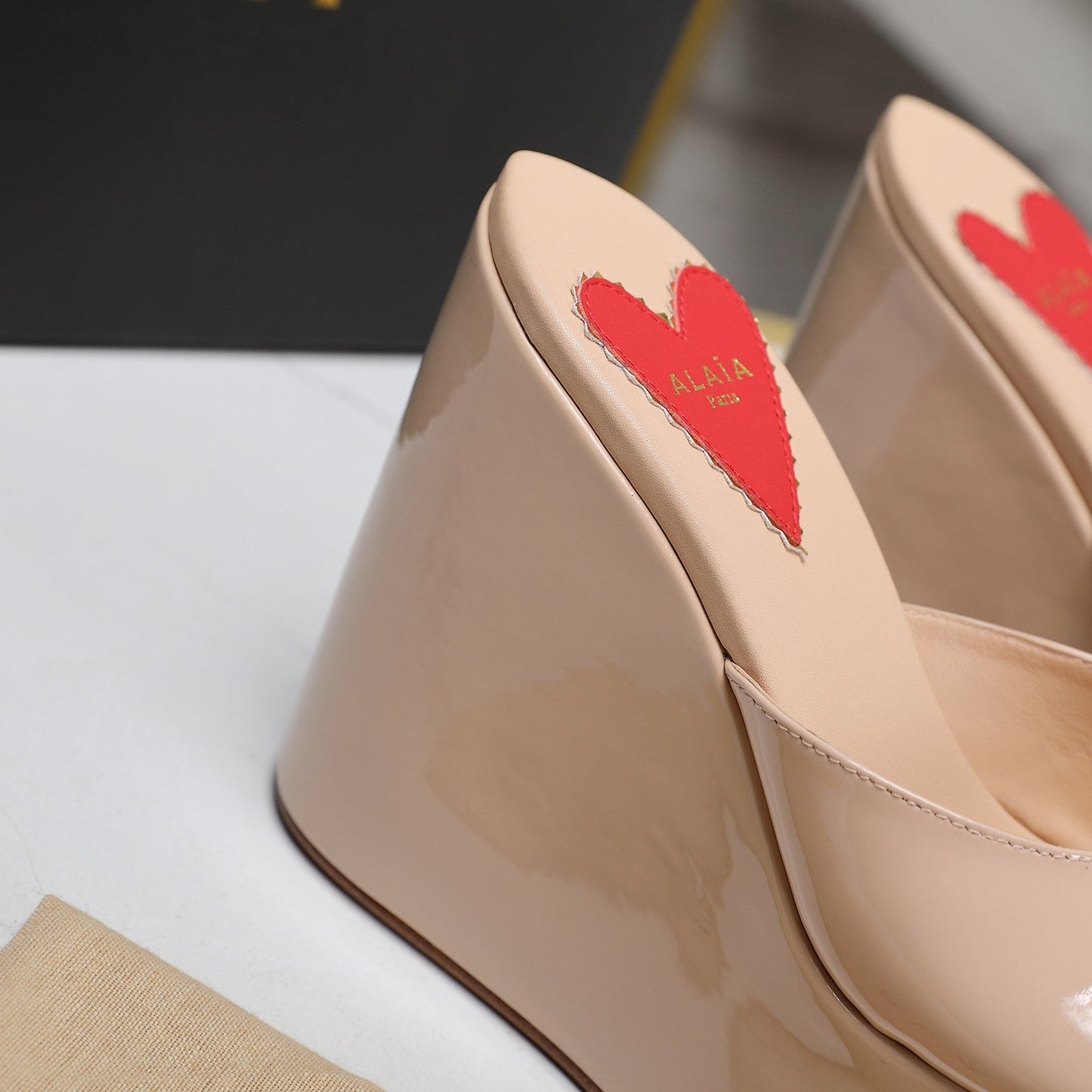 ALAIA PLATFORM WEDGE IN BEIGE TAN LAMBSKIN WITH RED HEART - 35