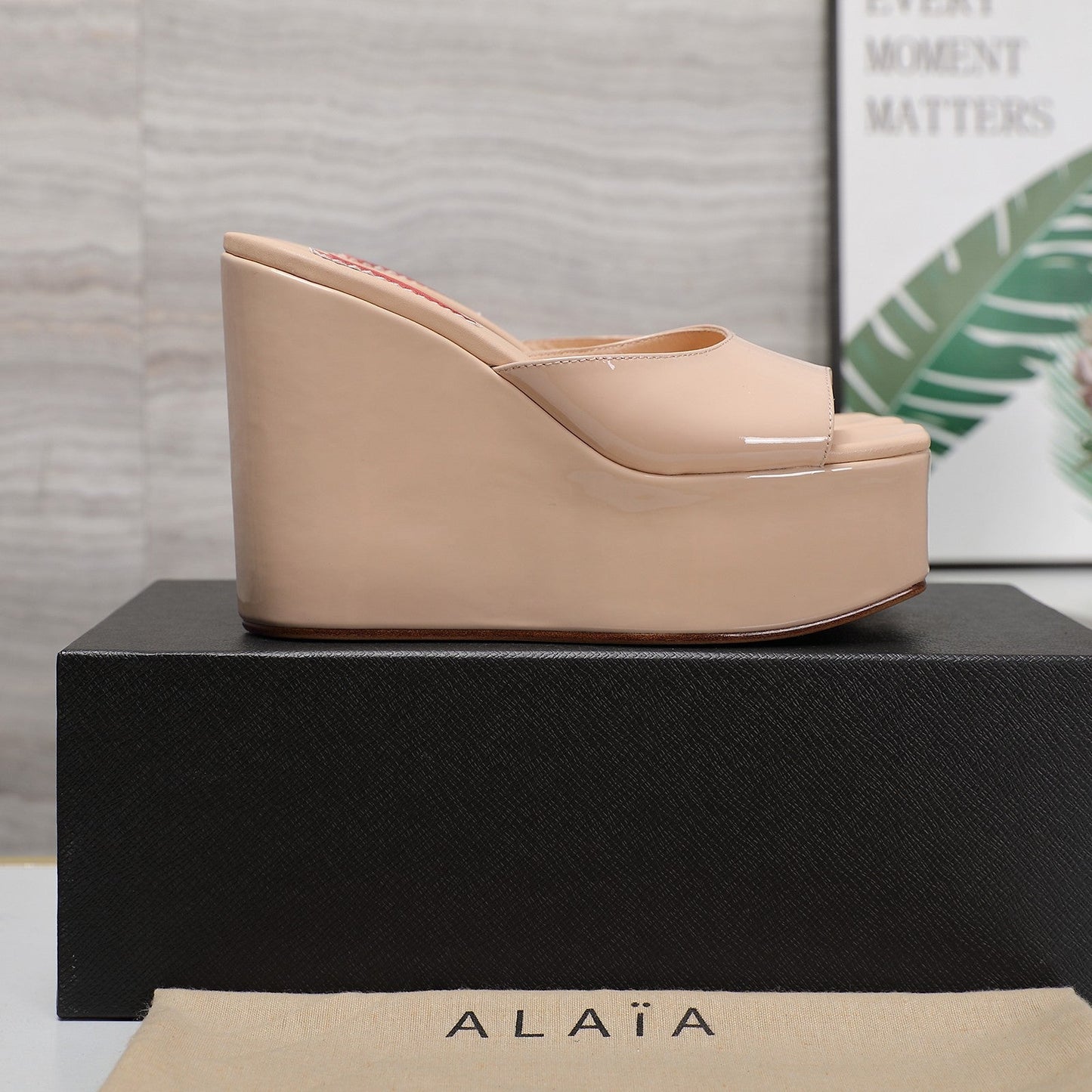 ALAIA PLATFORM WEDGE IN BEIGE TAN LAMBSKIN WITH RED HEART - 35